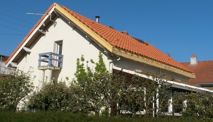 ITE toiture en pente à Nantes - sarking et couverture tuiles pendant travaux